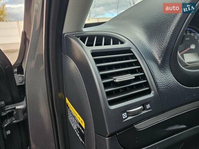 Сірий Хендай Санта Фе, об'ємом двигуна 2.2 л та пробігом 210 тис. км за 9950 $, фото 126 на Automoto.ua