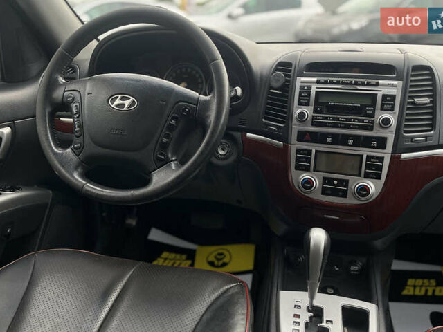 Серый Хендай Санта Фе, объемом двигателя 2.66 л и пробегом 210 тыс. км за 9500 $, фото 9 на Automoto.ua