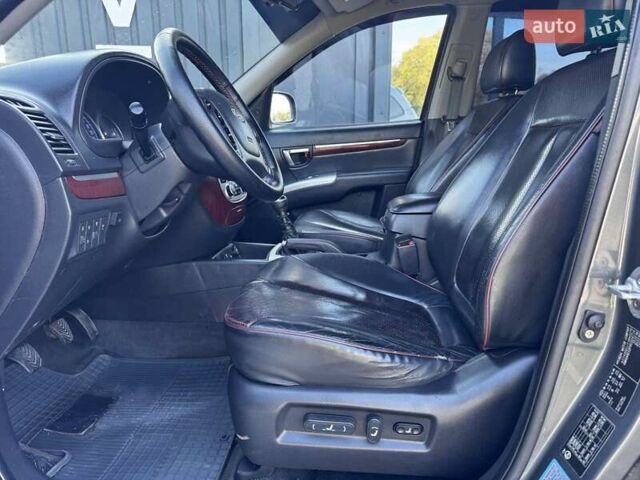 Сірий Хендай Санта Фе, об'ємом двигуна 2.7 л та пробігом 267 тис. км за 8900 $, фото 4 на Automoto.ua