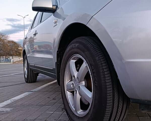 Серый Хендай Санта Фе, объемом двигателя 2.2 л и пробегом 202 тыс. км за 11000 $, фото 7 на Automoto.ua