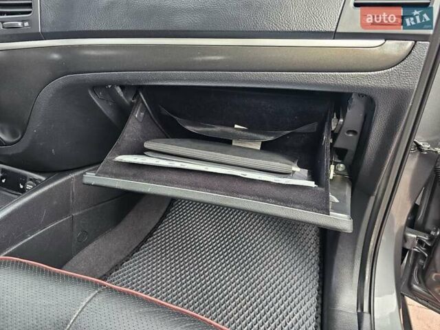 Сірий Хендай Санта Фе, об'ємом двигуна 2.2 л та пробігом 210 тис. км за 9950 $, фото 169 на Automoto.ua