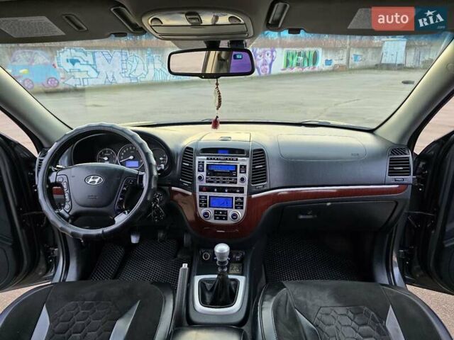 Серый Хендай Санта Фе, объемом двигателя 2.2 л и пробегом 319 тыс. км за 9777 $, фото 33 на Automoto.ua
