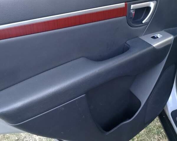 Серый Хендай Санта Фе, объемом двигателя 2.19 л и пробегом 190 тыс. км за 9800 $, фото 4 на Automoto.ua