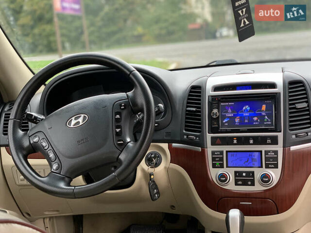 Серый Хендай Санта Фе, объемом двигателя 2.2 л и пробегом 246 тыс. км за 10250 $, фото 21 на Automoto.ua