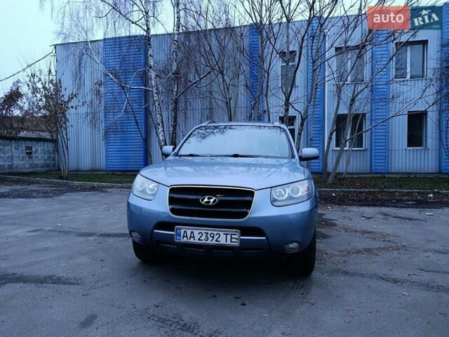 Серый Хендай Санта Фе, объемом двигателя 2.2 л и пробегом 215 тыс. км за 9000 $, фото 1 на Automoto.ua
