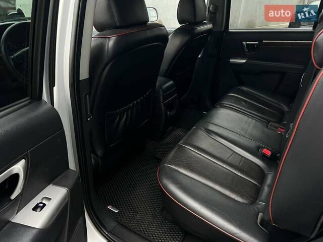 Серый Хендай Санта Фе, объемом двигателя 2.19 л и пробегом 280 тыс. км за 9500 $, фото 10 на Automoto.ua