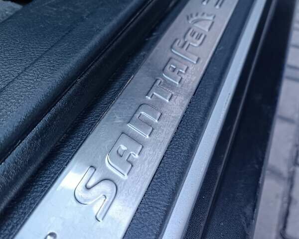 Серый Хендай Санта Фе, объемом двигателя 2.2 л и пробегом 202 тыс. км за 11000 $, фото 38 на Automoto.ua