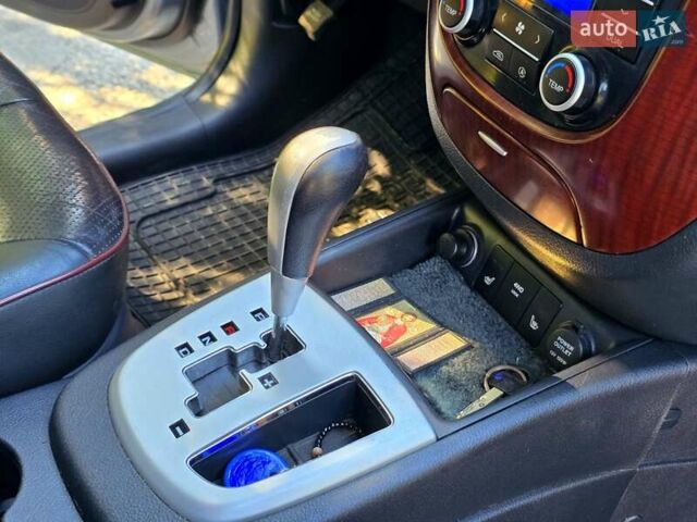 Серый Хендай Санта Фе, объемом двигателя 2.66 л и пробегом 172 тыс. км за 9500 $, фото 33 на Automoto.ua