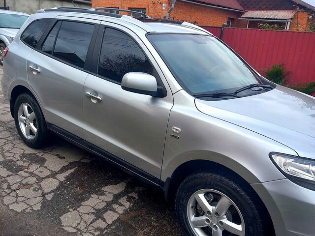 Серый Хендай Санта Фе, объемом двигателя 2.2 л и пробегом 200 тыс. км за 9400 $, фото 1 на Automoto.ua