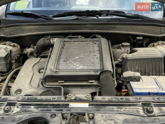 Серый Хендай Санта Фе, объемом двигателя 2.2 л и пробегом 262 тыс. км за 9800 $, фото 4 на Automoto.ua