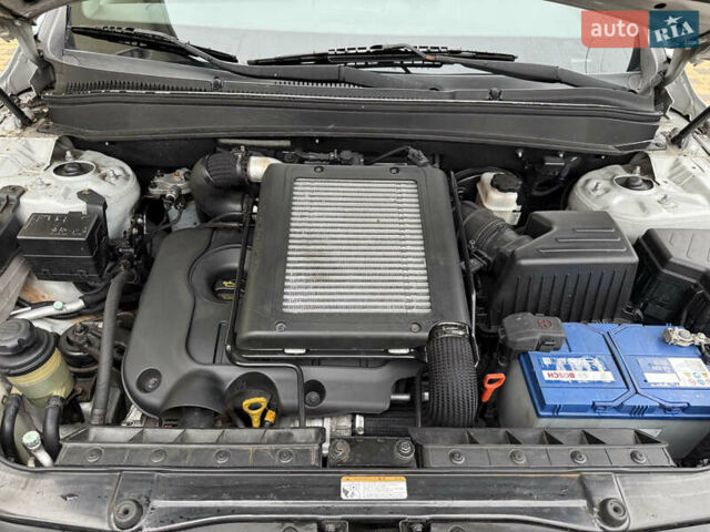 Сірий Хендай Санта Фе, об'ємом двигуна 2.2 л та пробігом 235 тис. км за 10700 $, фото 29 на Automoto.ua