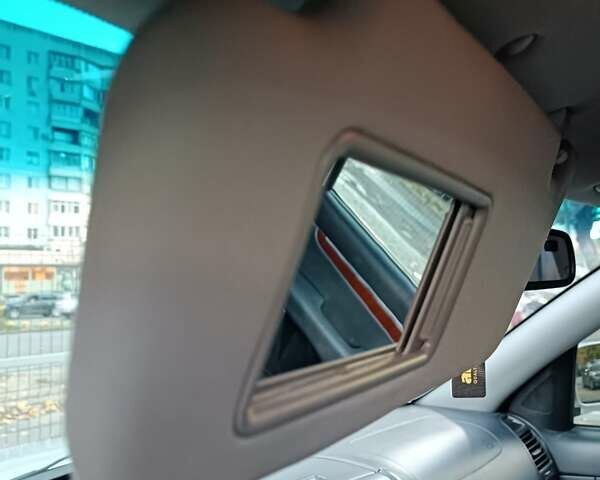 Серый Хендай Санта Фе, объемом двигателя 2.2 л и пробегом 202 тыс. км за 11000 $, фото 13 на Automoto.ua