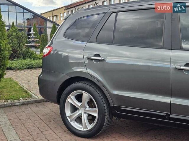Сірий Хендай Санта Фе, об'ємом двигуна 2.2 л та пробігом 210 тис. км за 9950 $, фото 60 на Automoto.ua
