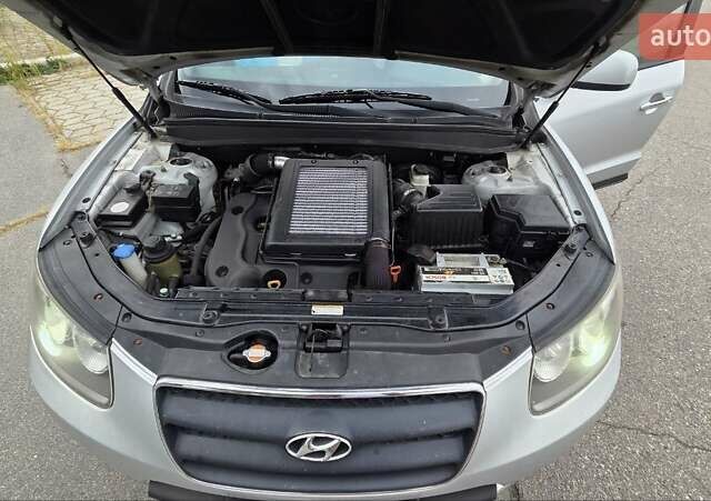 Серый Хендай Санта Фе, объемом двигателя 2.2 л и пробегом 232 тыс. км за 10900 $, фото 12 на Automoto.ua
