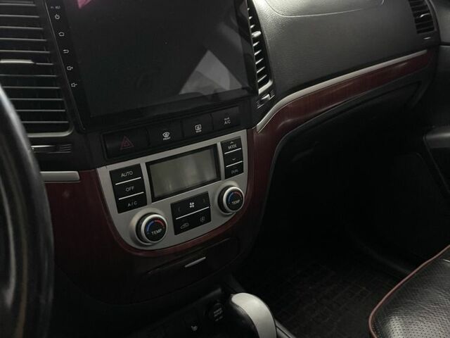 Серый Хендай Санта Фе, объемом двигателя 2.2 л и пробегом 280 тыс. км за 6700 $, фото 16 на Automoto.ua