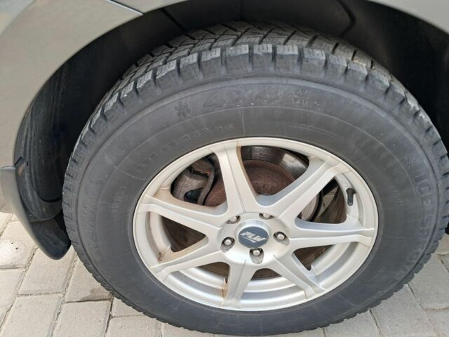 Серый Хендай Санта Фе, объемом двигателя 0 л и пробегом 220 тыс. км за 5000 $, фото 5 на Automoto.ua