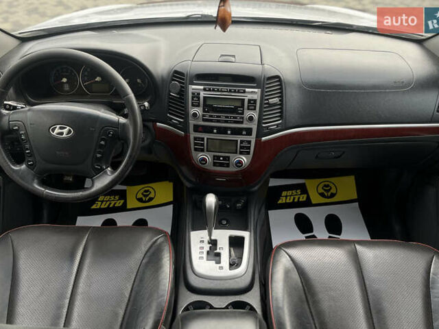 Серый Хендай Санта Фе, объемом двигателя 2.66 л и пробегом 210 тыс. км за 9500 $, фото 8 на Automoto.ua