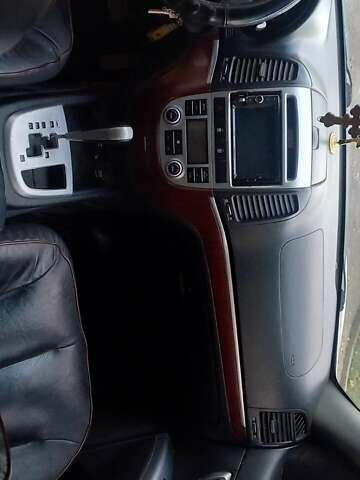 Серый Хендай Санта Фе, объемом двигателя 2.19 л и пробегом 258 тыс. км за 8600 $, фото 7 на Automoto.ua