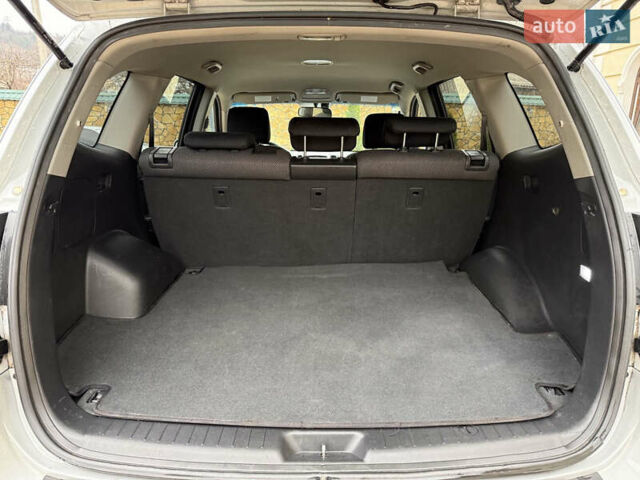 Сірий Хендай Санта Фе, об'ємом двигуна 2.2 л та пробігом 235 тис. км за 10700 $, фото 28 на Automoto.ua