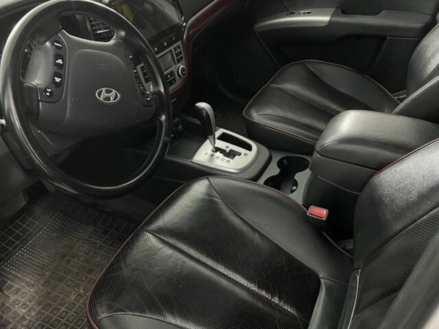 Серый Хендай Санта Фе, объемом двигателя 2.2 л и пробегом 280 тыс. км за 6700 $, фото 13 на Automoto.ua