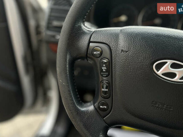 Серый Хендай Санта Фе, объемом двигателя 2.66 л и пробегом 210 тыс. км за 9500 $, фото 23 на Automoto.ua