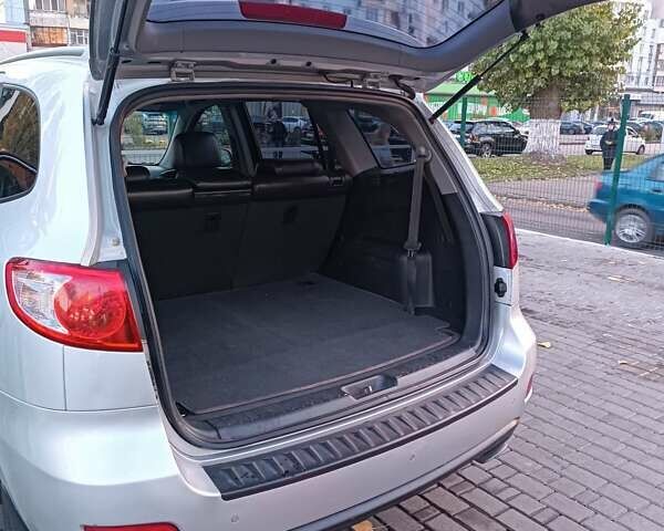 Серый Хендай Санта Фе, объемом двигателя 2.2 л и пробегом 202 тыс. км за 11000 $, фото 30 на Automoto.ua