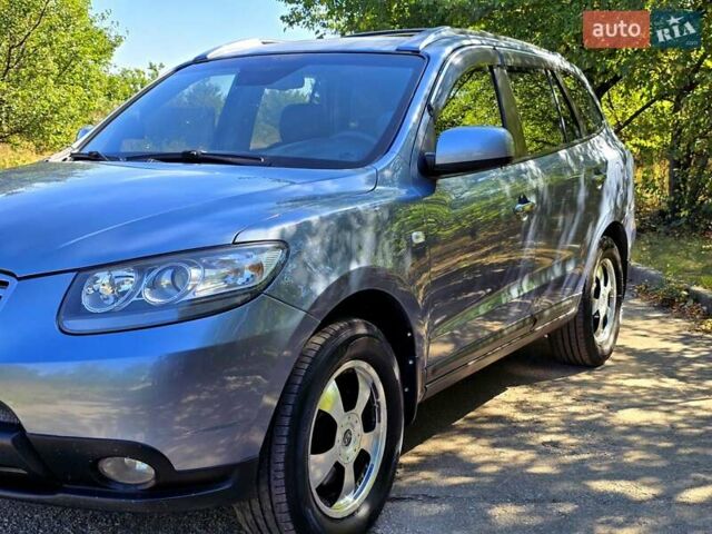 Серый Хендай Санта Фе, объемом двигателя 2.66 л и пробегом 172 тыс. км за 9500 $, фото 11 на Automoto.ua