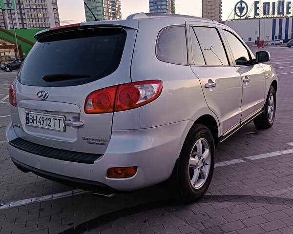 Серый Хендай Санта Фе, объемом двигателя 2.2 л и пробегом 202 тыс. км за 11000 $, фото 6 на Automoto.ua