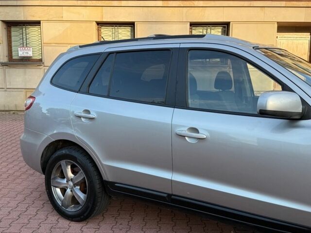 Серый Хендай Санта Фе, объемом двигателя 2.2 л и пробегом 259 тыс. км за 2500 $, фото 2 на Automoto.ua