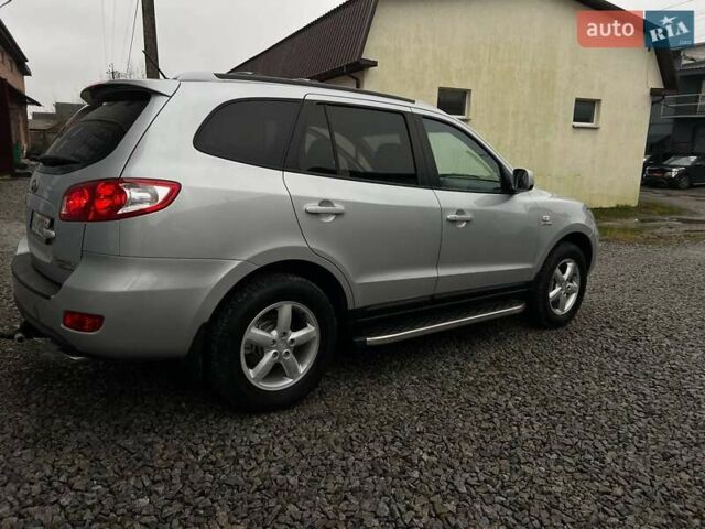 Серый Хендай Санта Фе, объемом двигателя 2.19 л и пробегом 280 тыс. км за 9500 $, фото 8 на Automoto.ua
