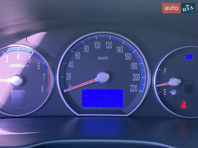 Серый Хендай Санта Фе, объемом двигателя 2.7 л и пробегом 329 тыс. км за 7999 $, фото 30 на Automoto.ua