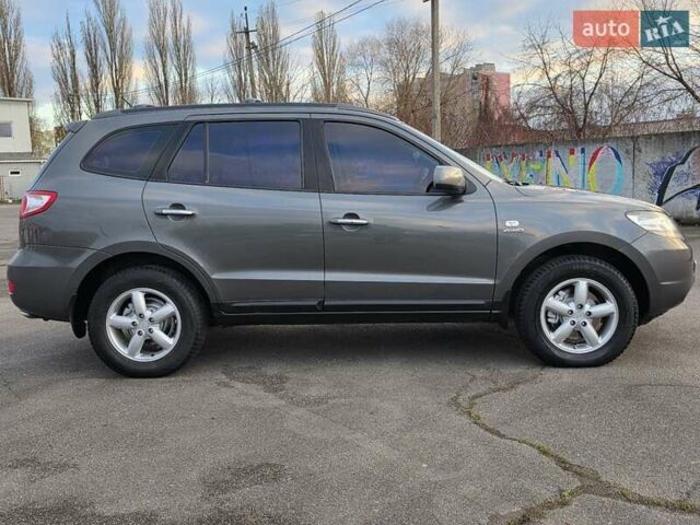 Серый Хендай Санта Фе, объемом двигателя 2.2 л и пробегом 319 тыс. км за 9777 $, фото 12 на Automoto.ua