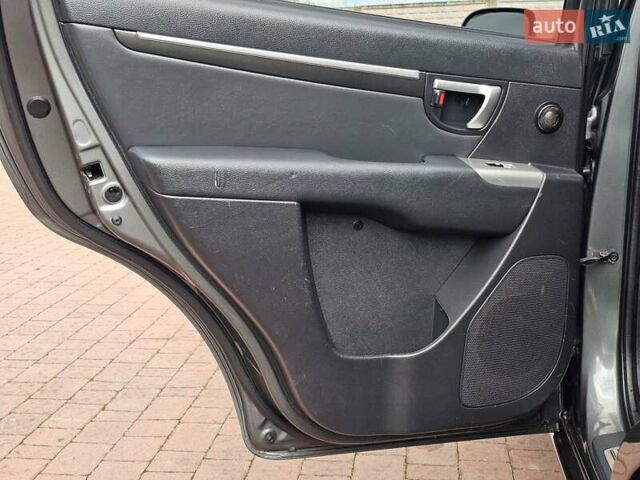 Сірий Хендай Санта Фе, об'ємом двигуна 2.2 л та пробігом 210 тис. км за 9950 $, фото 110 на Automoto.ua