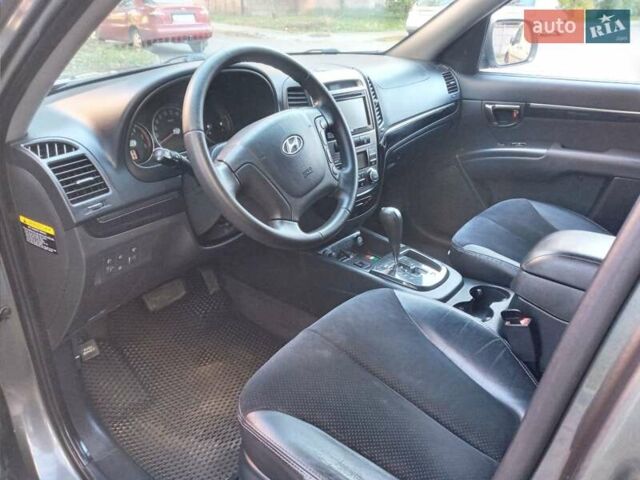 Сірий Хендай Санта Фе, об'ємом двигуна 2.2 л та пробігом 230 тис. км за 9450 $, фото 32 на Automoto.ua