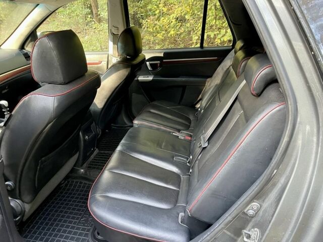 Серый Хендай Санта Фе, объемом двигателя 2.2 л и пробегом 203 тыс. км за 5500 $, фото 9 на Automoto.ua