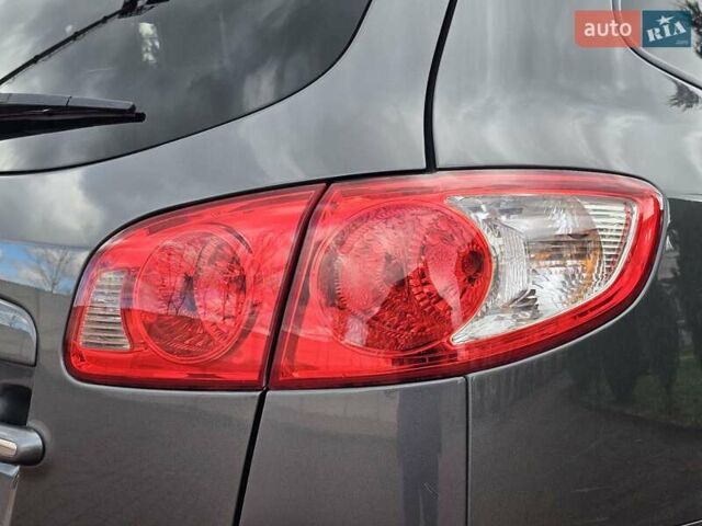 Серый Хендай Санта Фе, объемом двигателя 2.2 л и пробегом 210 тыс. км за 9750 $, фото 70 на Automoto.ua