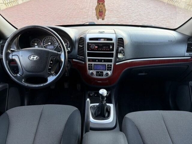 Серый Хендай Санта Фе, объемом двигателя 2.2 л и пробегом 259 тыс. км за 2500 $, фото 7 на Automoto.ua