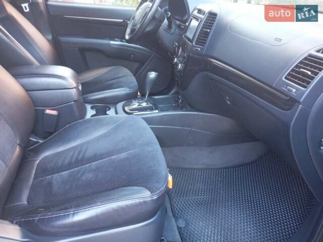 Сірий Хендай Санта Фе, об'ємом двигуна 2.2 л та пробігом 230 тис. км за 9450 $, фото 28 на Automoto.ua