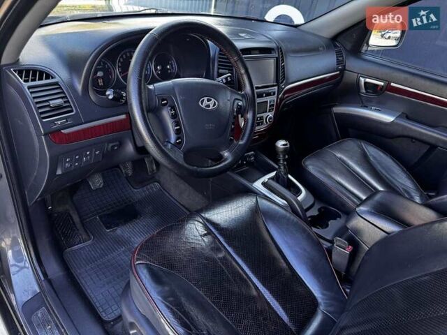 Сірий Хендай Санта Фе, об'ємом двигуна 2.7 л та пробігом 267 тис. км за 8900 $, фото 2 на Automoto.ua