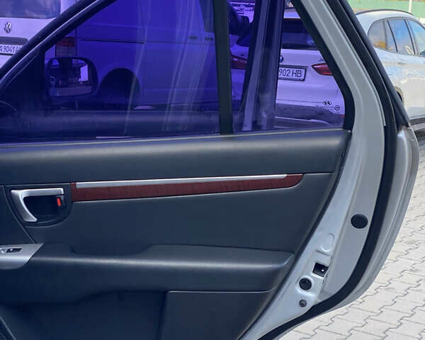 Серый Хендай Санта Фе, объемом двигателя 2.7 л и пробегом 329 тыс. км за 7999 $, фото 19 на Automoto.ua