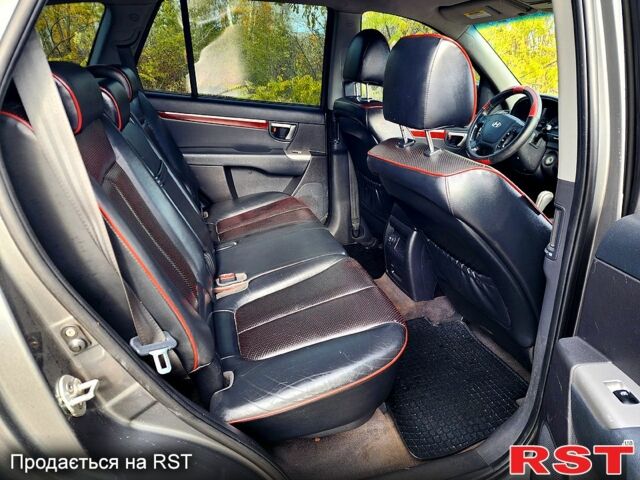 Серый Хендай Санта Фе, объемом двигателя 2.2 л и пробегом 218 тыс. км за 9800 $, фото 7 на Automoto.ua