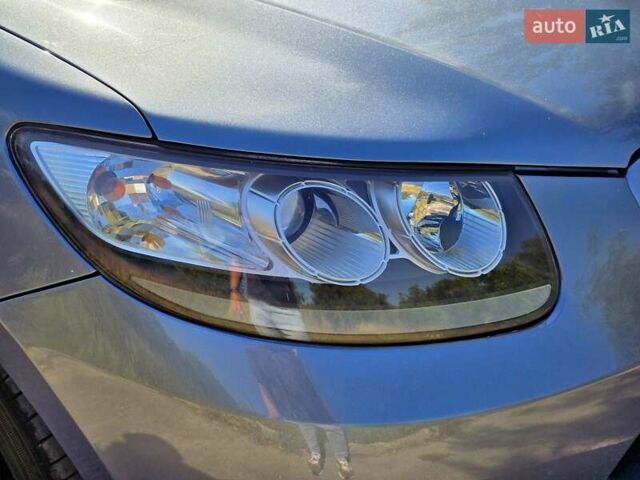 Серый Хендай Санта Фе, объемом двигателя 2.66 л и пробегом 172 тыс. км за 9500 $, фото 2 на Automoto.ua