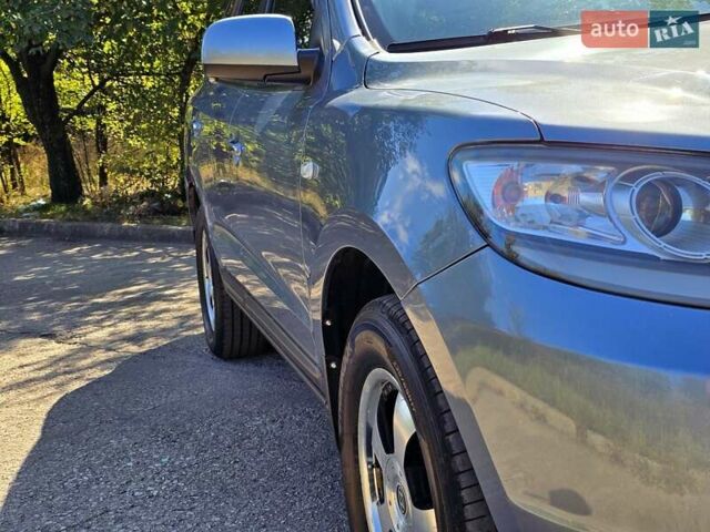 Серый Хендай Санта Фе, объемом двигателя 2.66 л и пробегом 172 тыс. км за 9500 $, фото 5 на Automoto.ua