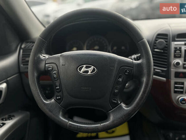 Серый Хендай Санта Фе, объемом двигателя 2.66 л и пробегом 210 тыс. км за 9500 $, фото 10 на Automoto.ua