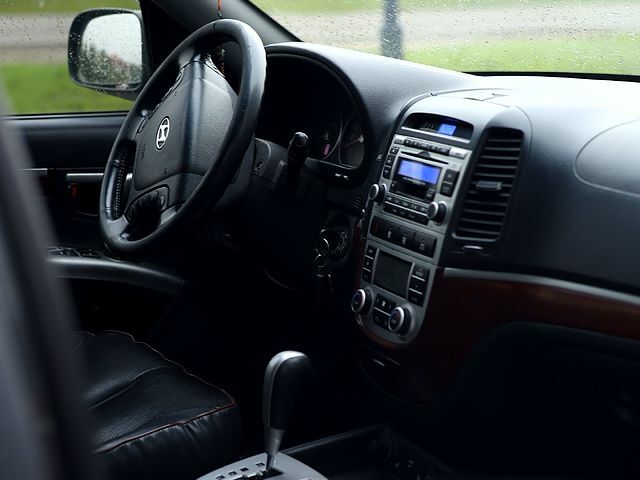 Серый Хендай Санта Фе, объемом двигателя 2.7 л и пробегом 0 тыс. км за 8200 $, фото 4 на Automoto.ua