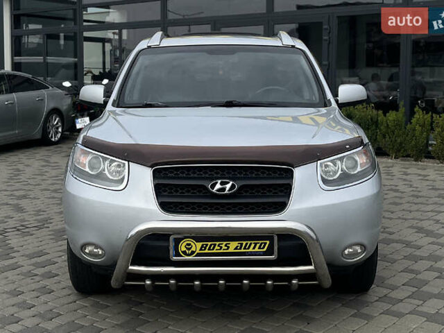 Серый Хендай Санта Фе, объемом двигателя 2.66 л и пробегом 210 тыс. км за 9500 $, фото 1 на Automoto.ua