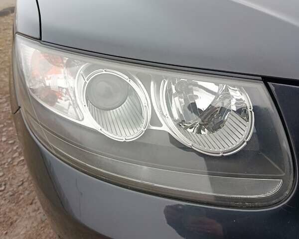 Серый Хендай Санта Фе, объемом двигателя 2.2 л и пробегом 245 тыс. км за 9900 $, фото 7 на Automoto.ua