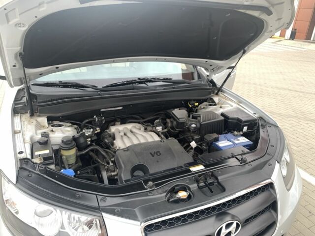 Сірий Хендай Санта Фе, об'ємом двигуна 2.7 л та пробігом 90 тис. км за 13300 $, фото 3 на Automoto.ua