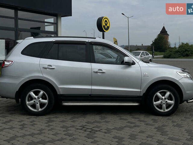 Серый Хендай Санта Фе, объемом двигателя 2.66 л и пробегом 210 тыс. км за 9500 $, фото 7 на Automoto.ua