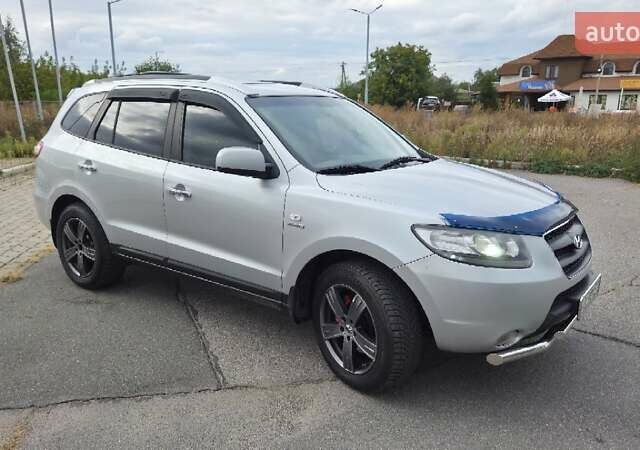 Серый Хендай Санта Фе, объемом двигателя 2.2 л и пробегом 232 тыс. км за 10900 $, фото 3 на Automoto.ua